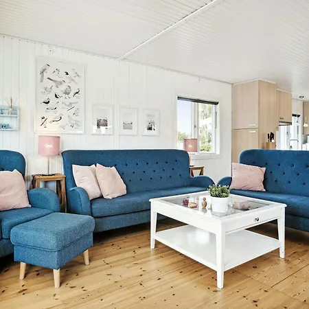 Rich Outdoor Life And Nostalgia At Holiday home Middelfart
